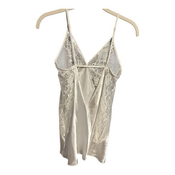 Luxurious White Lace Slip - Picture 4 of 6